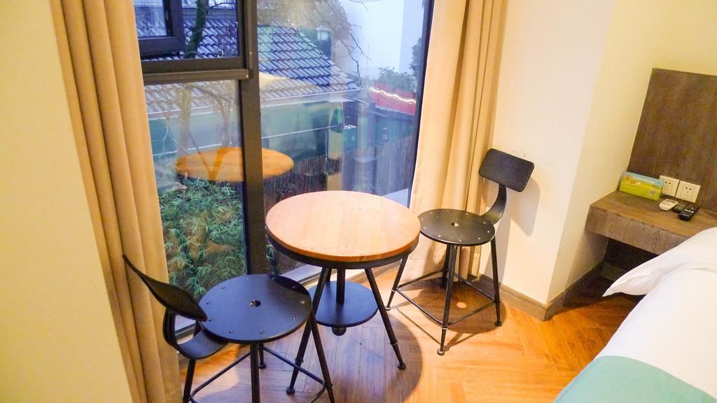 Two Towns Hostel Hangzhou Rum bild