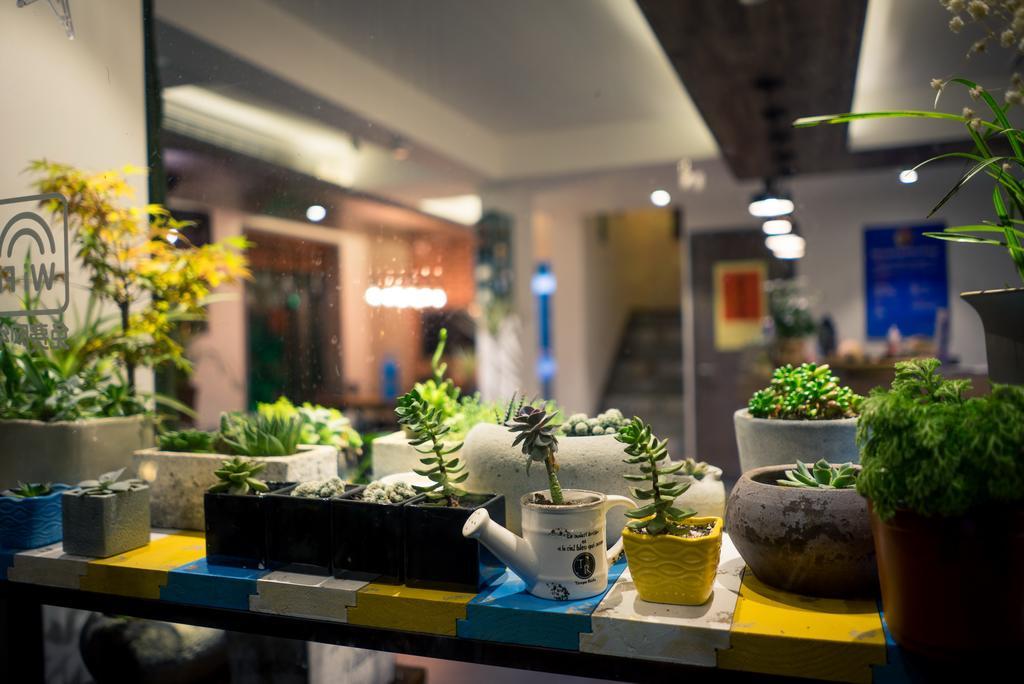 Two Towns Hostel Hangzhou Exteriör bild